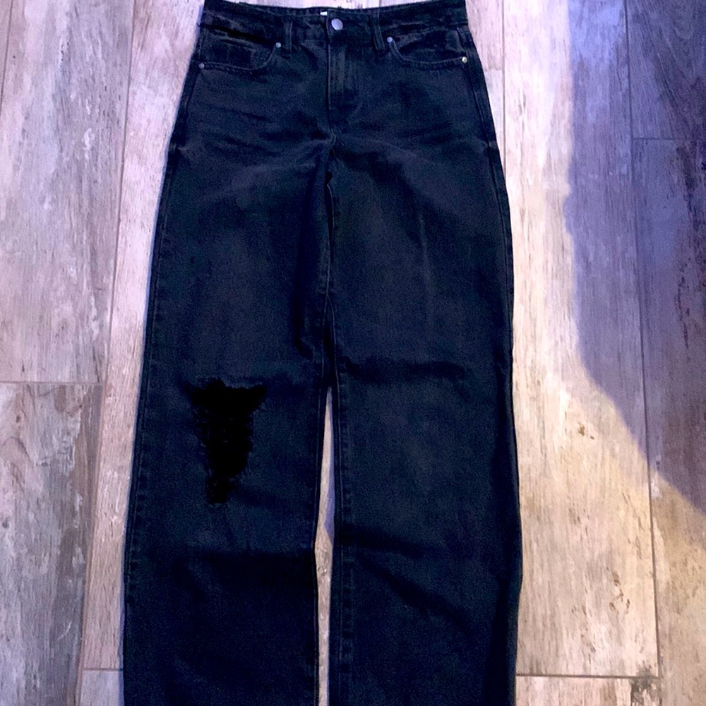 Cute black jeans that match with white